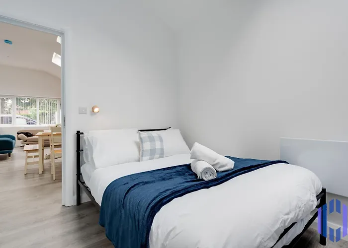 Santorini Blues By Cefas - Free Parking - Bungalow - Near Airport
