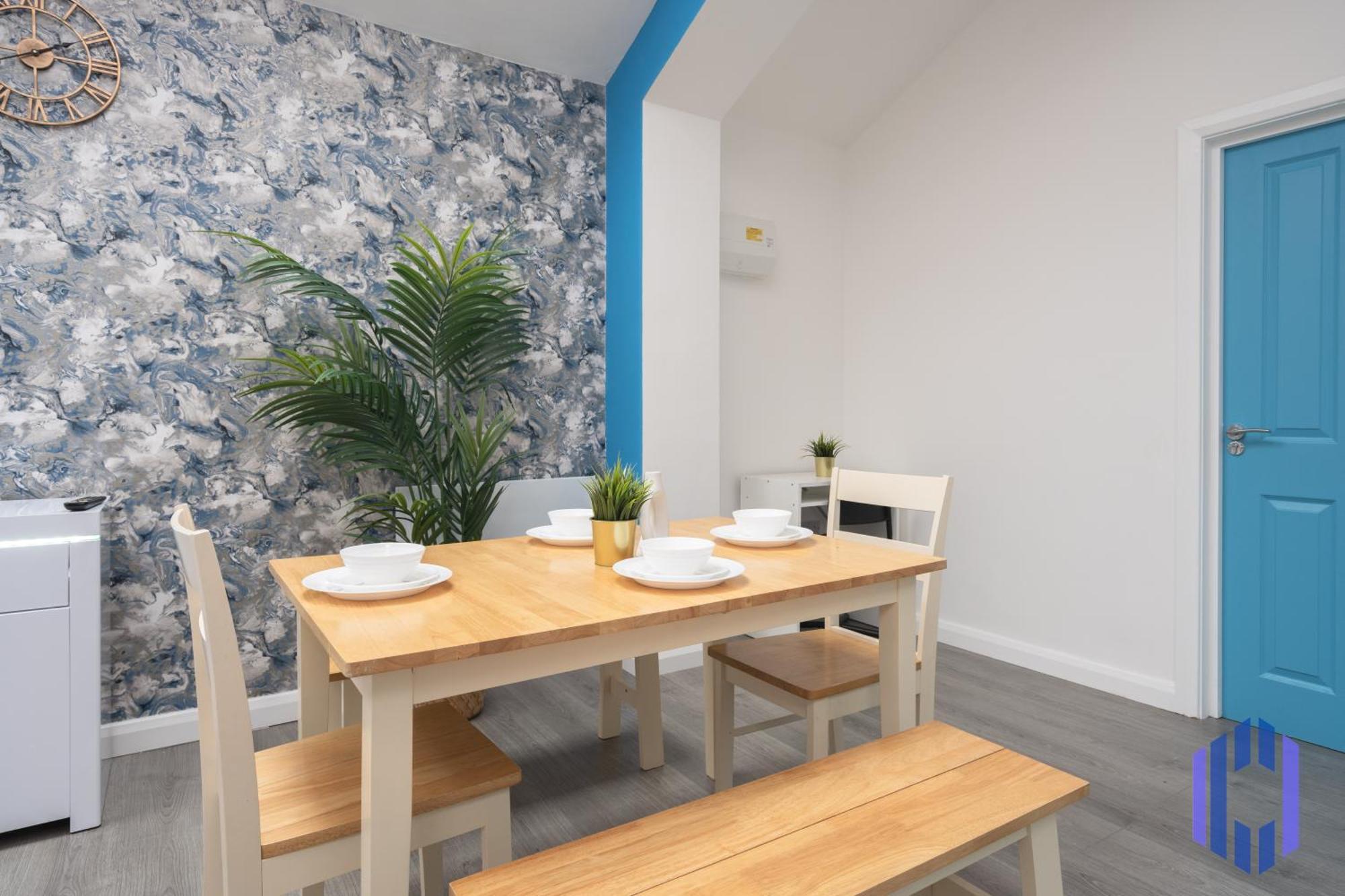 Holiday home Santorini Blues By Cefas - Free Parking - - Near Airport Manchester