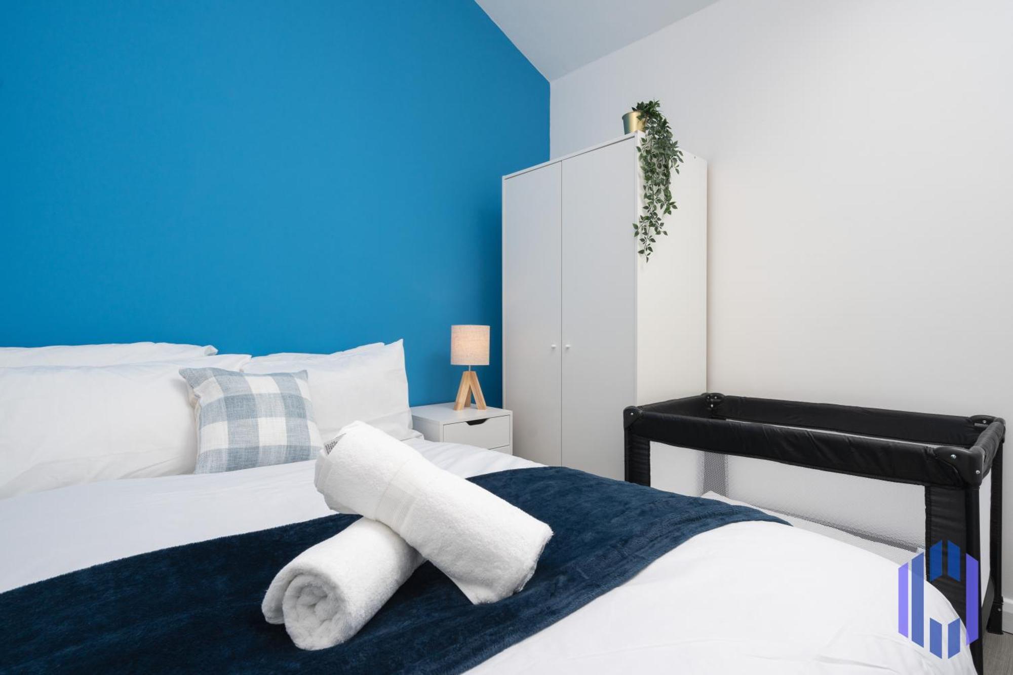 Holiday home Santorini Blues By Cefas - Free Parking - - Near Airport