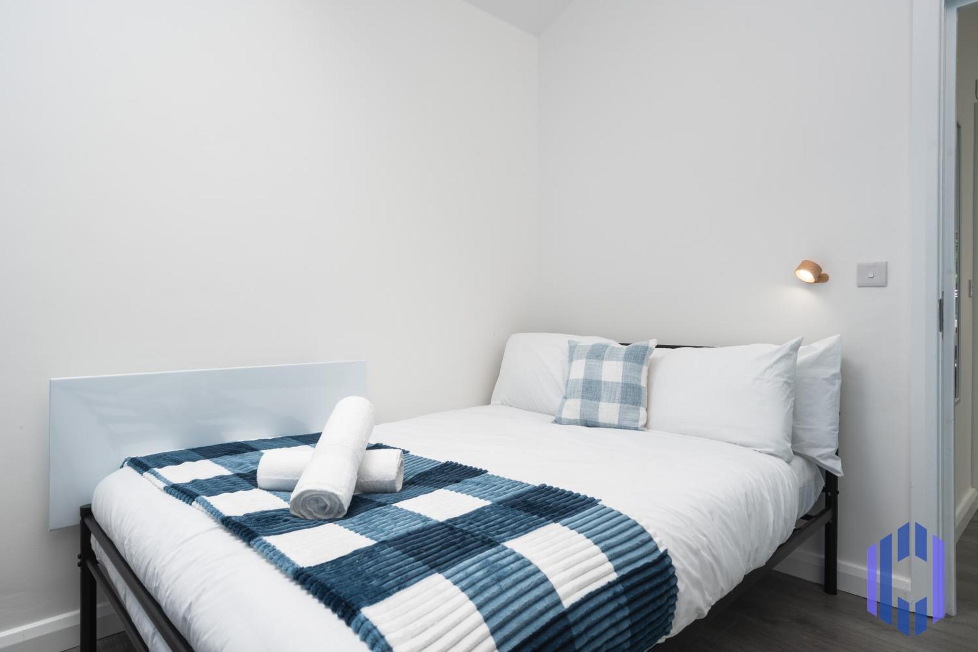 Santorini Blues By Cefas - Free Parking - - Near Airport Holiday home Manchester